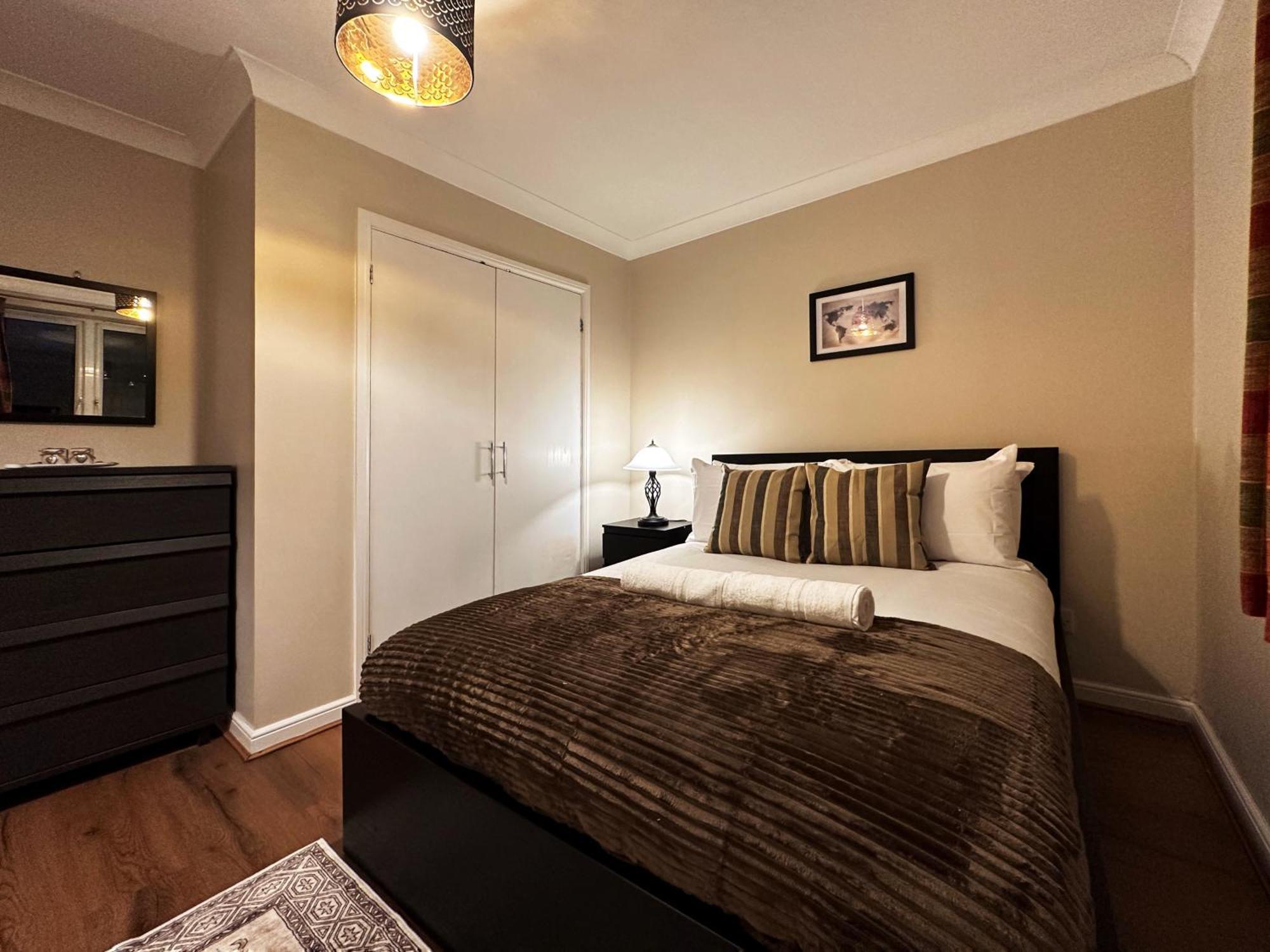 Tina Place In Tower Hill - 2 Double Beds, Max 4 People, Great Location In Appartamento